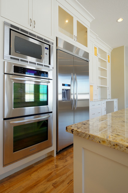 double wall ovens. Here are some great designs for kitchens using double wall ovens.